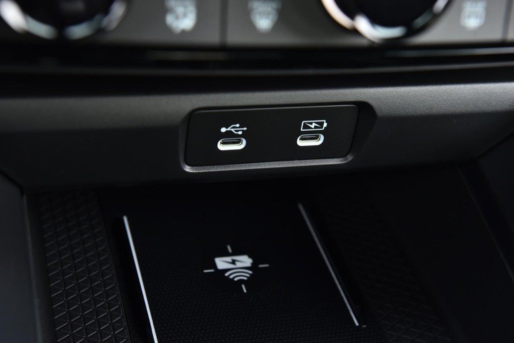 Honda Accord Hybrid Vehicle Full-screen Gallery Image 15