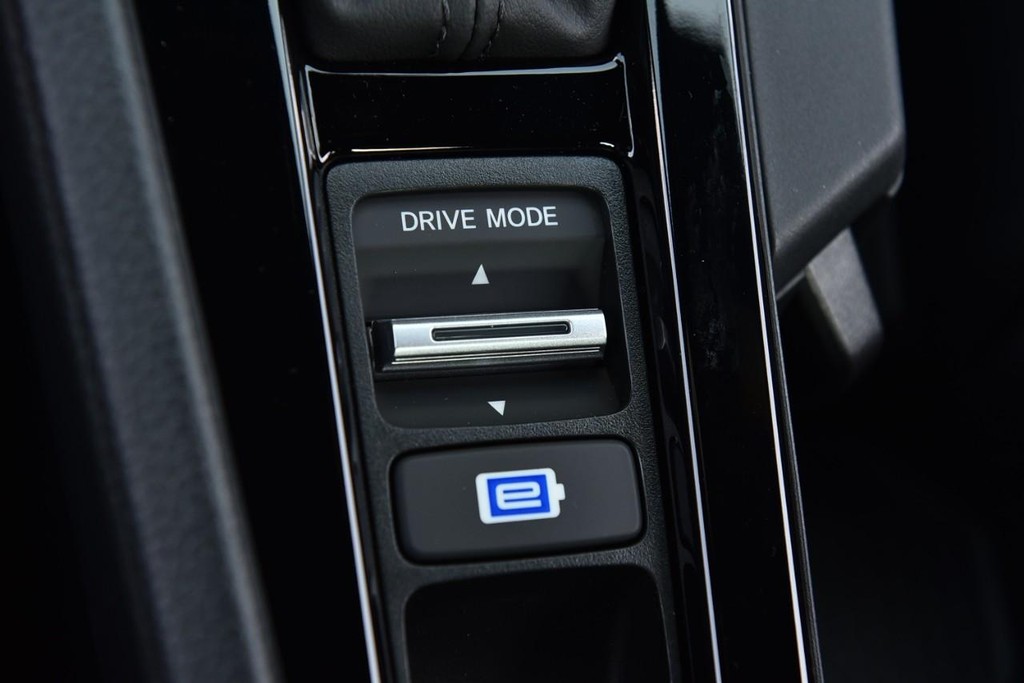 Honda Accord Hybrid Vehicle Full-screen Gallery Image 16