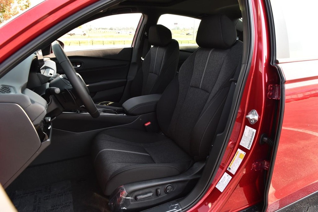 Honda Accord Hybrid Vehicle Full-screen Gallery Image 19