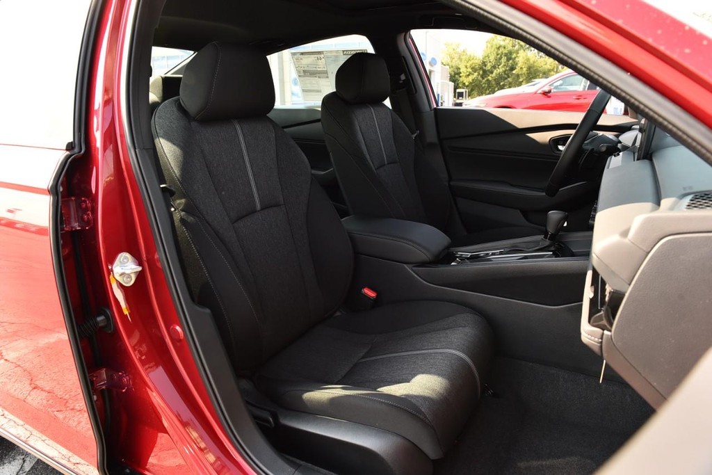 Honda Accord Hybrid Vehicle Full-screen Gallery Image 20