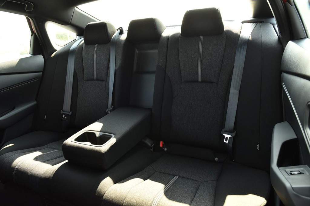 Honda Accord Hybrid Vehicle Full-screen Gallery Image 22