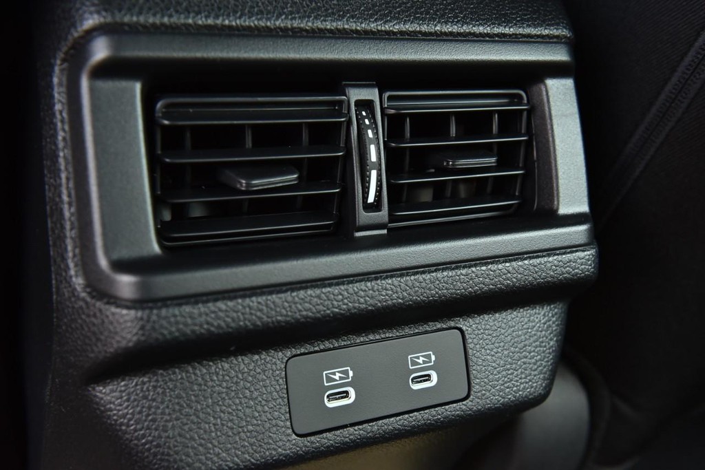 Honda Accord Hybrid Vehicle Full-screen Gallery Image 23