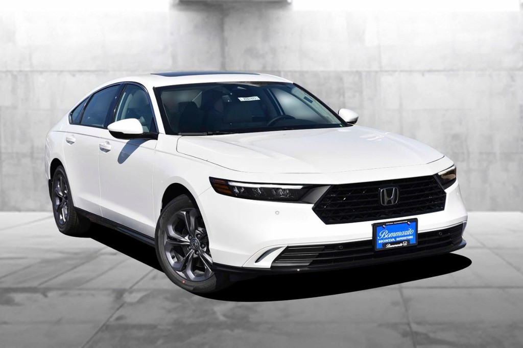 Honda Accord Hybrid Vehicle Full-screen Gallery Image 2