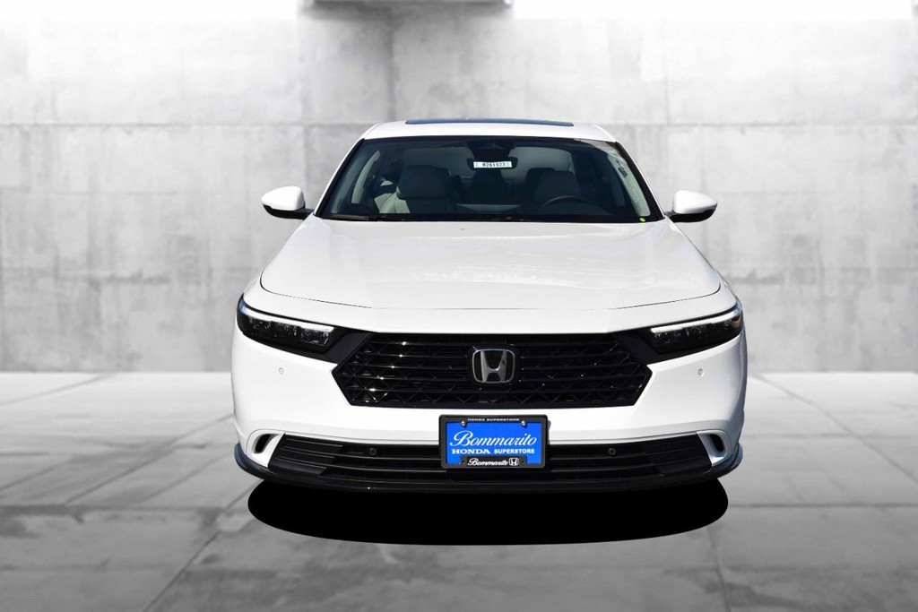 Honda Accord Hybrid Vehicle Full-screen Gallery Image 4