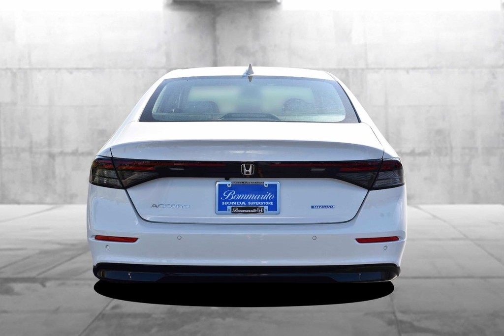 Honda Accord Hybrid Vehicle Full-screen Gallery Image 6