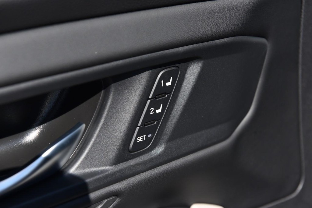 Honda Accord Hybrid Vehicle Full-screen Gallery Image 9