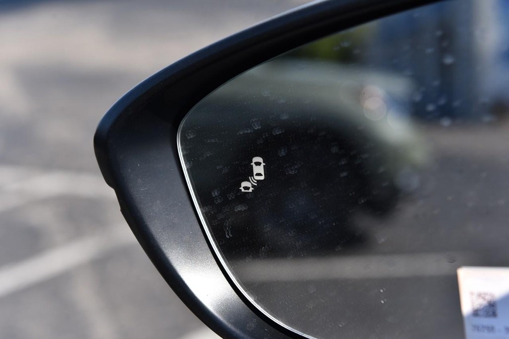 Honda Accord Hybrid Vehicle Full-screen Gallery Image 10