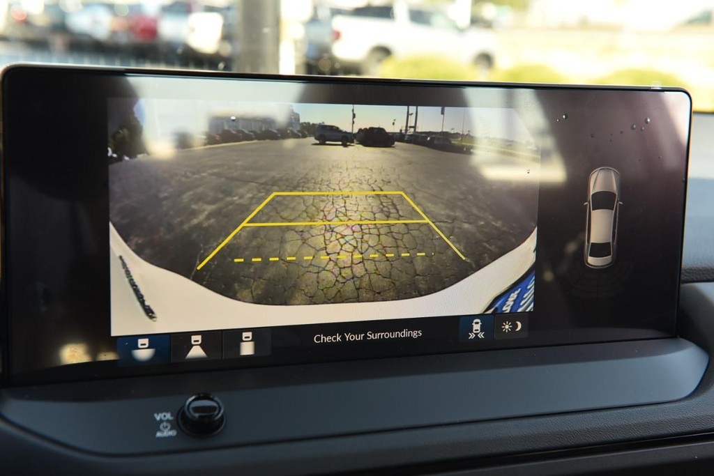 Honda Accord Hybrid Vehicle Full-screen Gallery Image 12