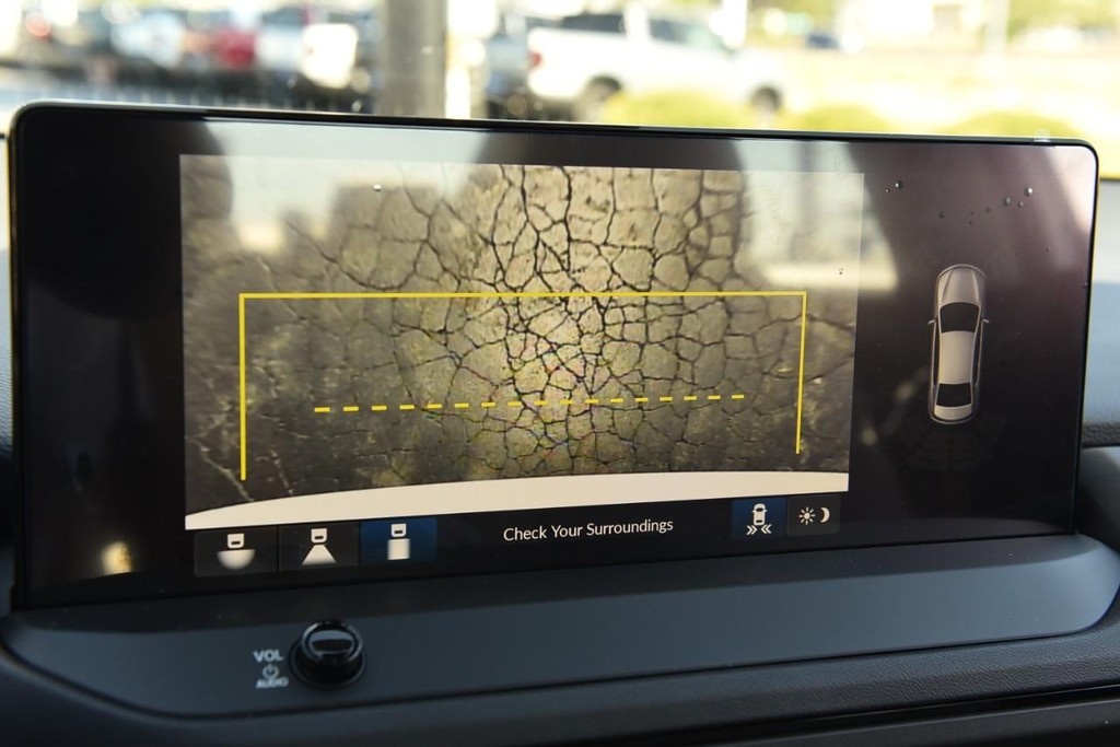 Honda Accord Hybrid Vehicle Full-screen Gallery Image 13