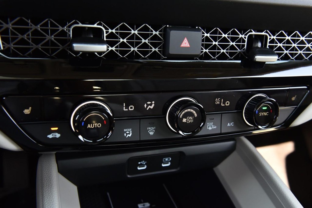Honda Accord Hybrid Vehicle Full-screen Gallery Image 15
