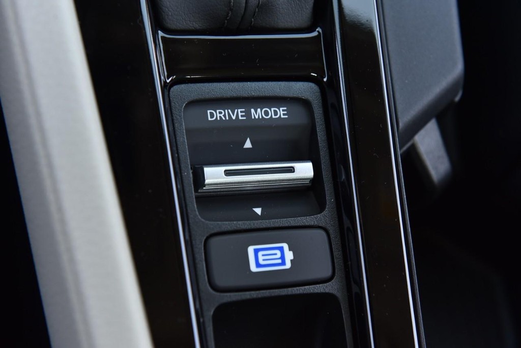 Honda Accord Hybrid Vehicle Full-screen Gallery Image 17