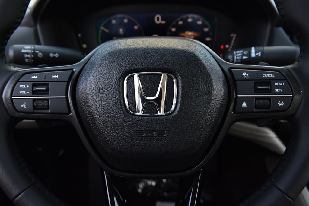 Honda Accord Hybrid Vehicle Full-screen Gallery Image 19