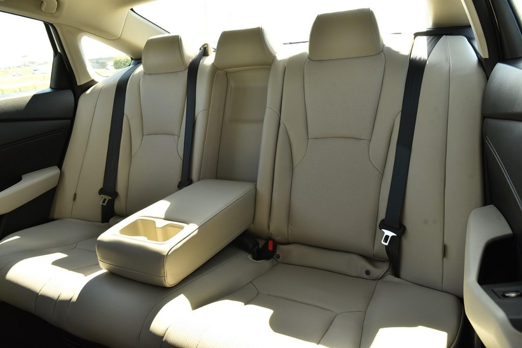 Honda Accord Hybrid Vehicle Full-screen Gallery Image 23