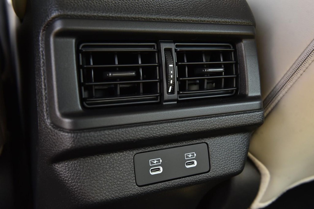 Honda Accord Hybrid Vehicle Full-screen Gallery Image 24