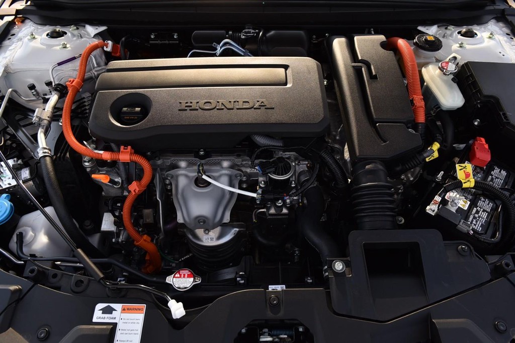 Honda Accord Hybrid Vehicle Full-screen Gallery Image 26