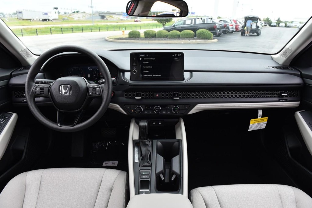 Honda Accord Sedan Vehicle Image 07