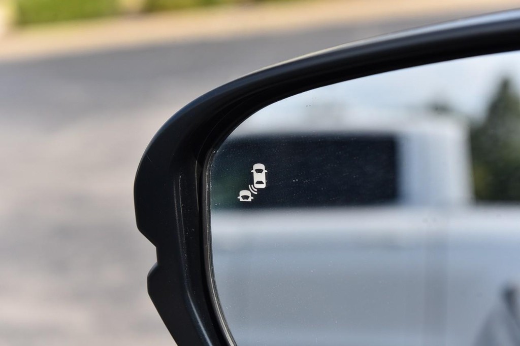 Honda CR-V Hybrid Vehicle Image 09