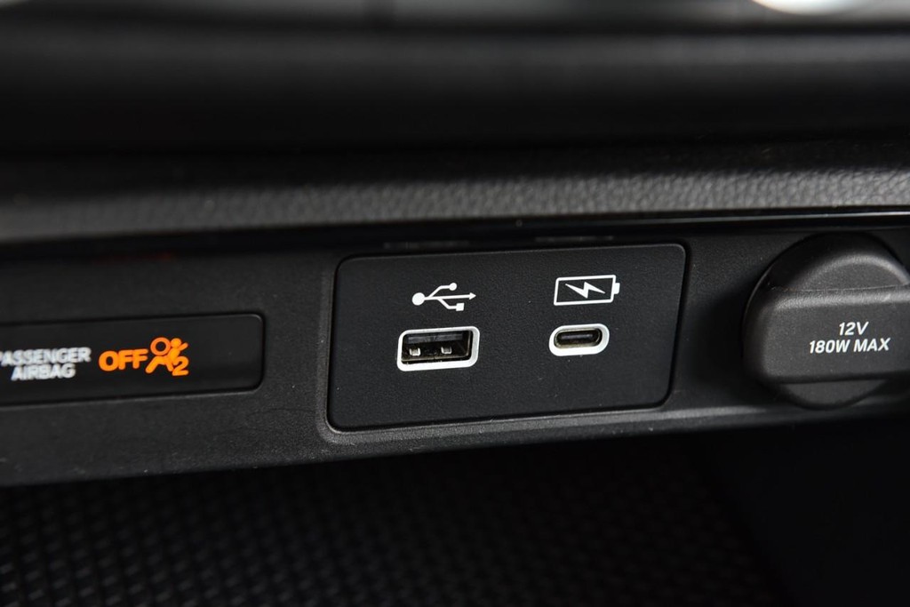 Honda CR-V Hybrid Vehicle Image 16