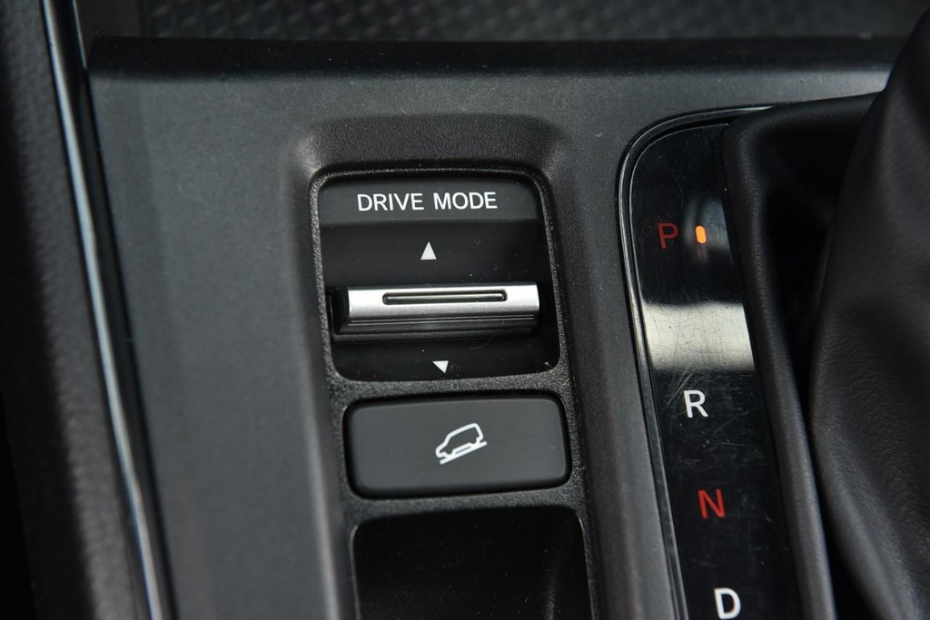 Honda CR-V Hybrid Vehicle Image 17