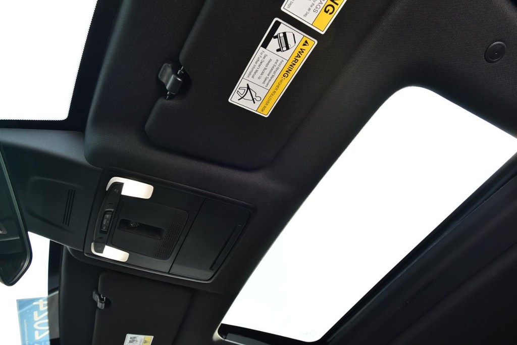 Honda CR-V Hybrid Vehicle Image 22