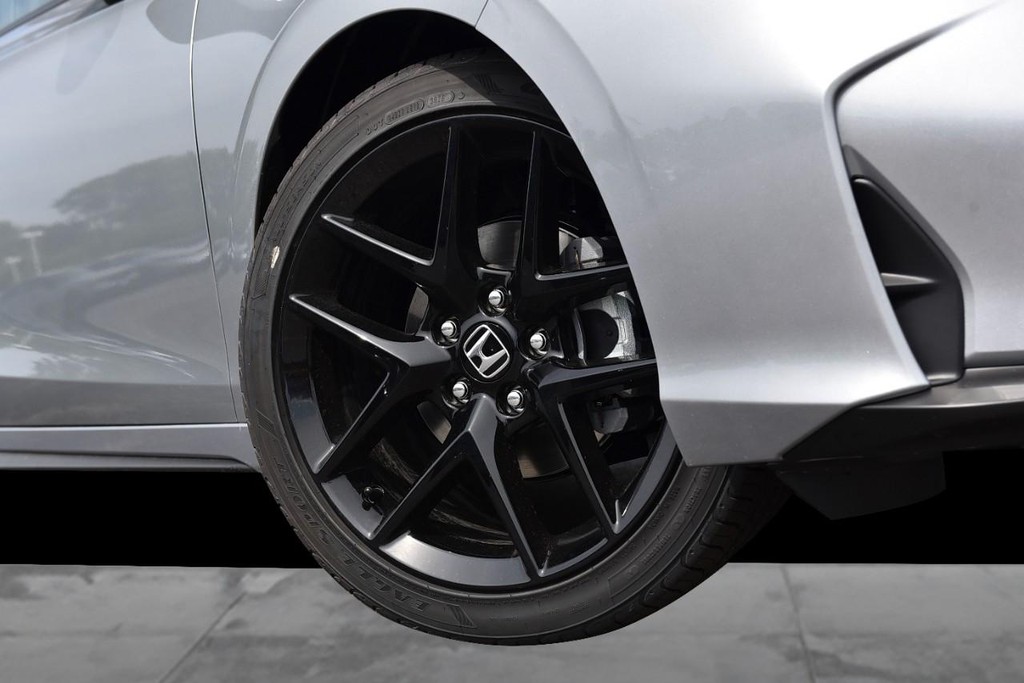 Honda Civic Hatchback Vehicle Full-screen Gallery Image 3