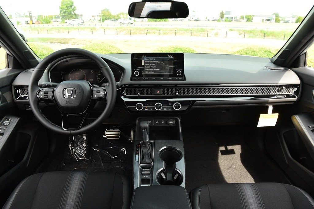Honda Civic Hatchback Vehicle Full-screen Gallery Image 7