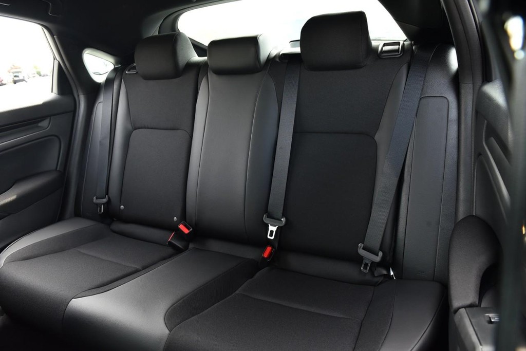 Honda Civic Hatchback Vehicle Full-screen Gallery Image 22