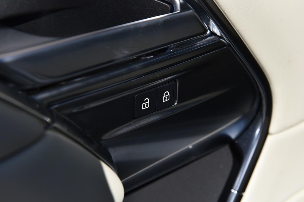 Land Rover Range Rover Vehicle Image 09