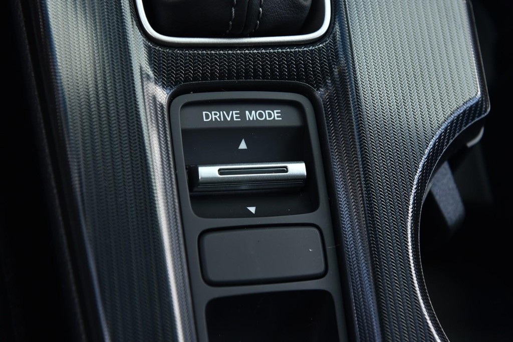 Honda Civic Hatchback Hybrid Vehicle Image 17
