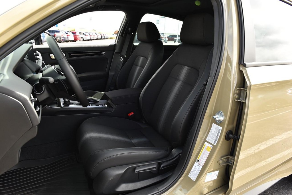 Honda Civic Hatchback Hybrid Vehicle Image 20