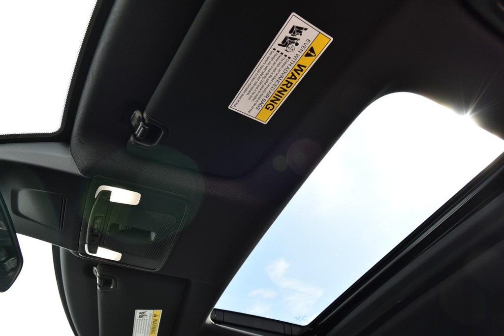 Honda Civic Hatchback Hybrid Vehicle Image 22