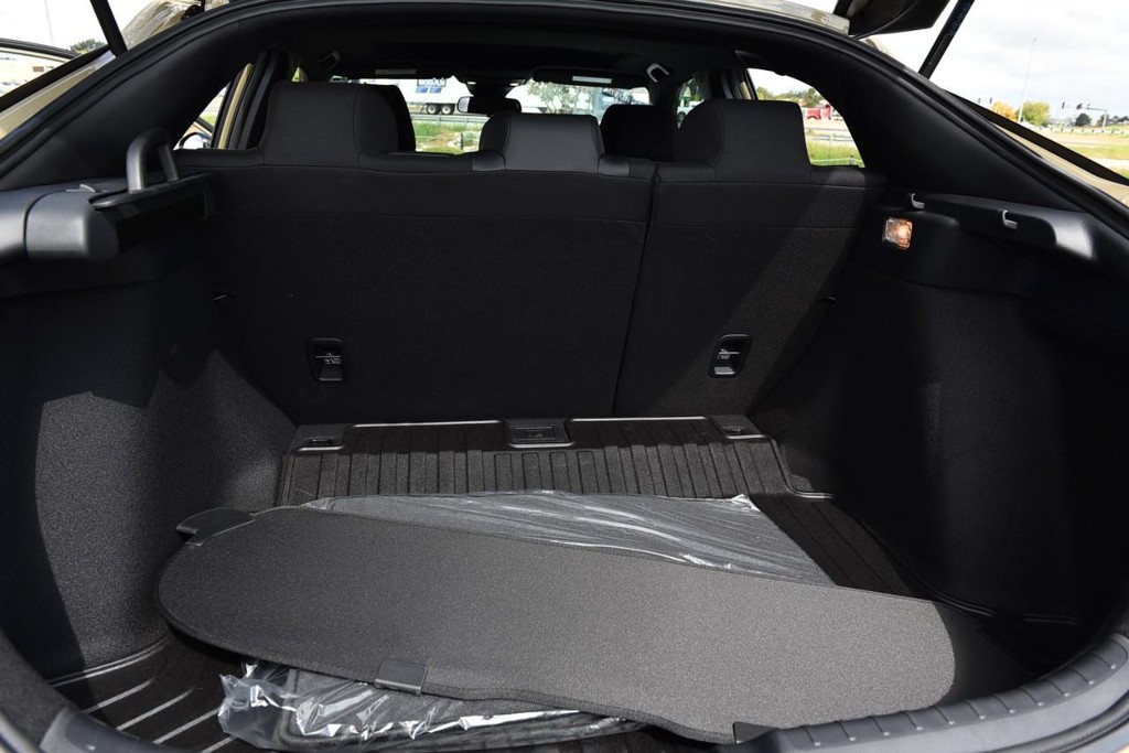 Honda Civic Hatchback Hybrid Vehicle Image 24