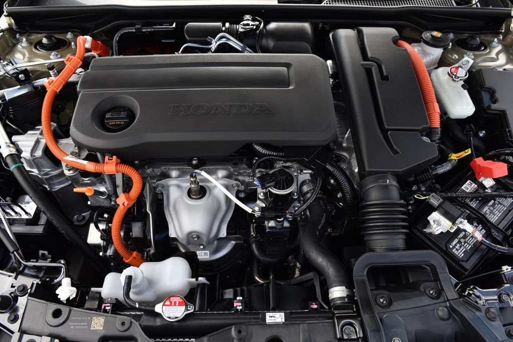 Honda Civic Hatchback Hybrid Vehicle Image 25