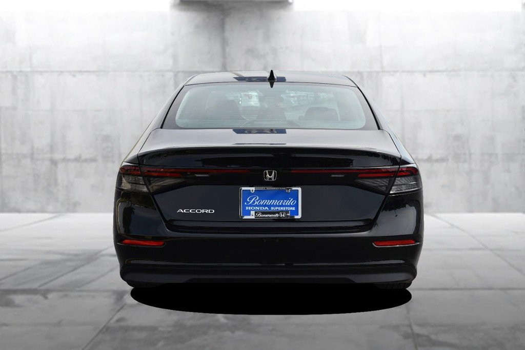 Honda Accord Sedan Vehicle Image 06