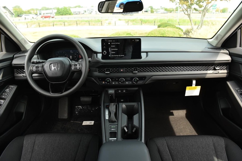 Honda Accord Sedan Vehicle Image 07