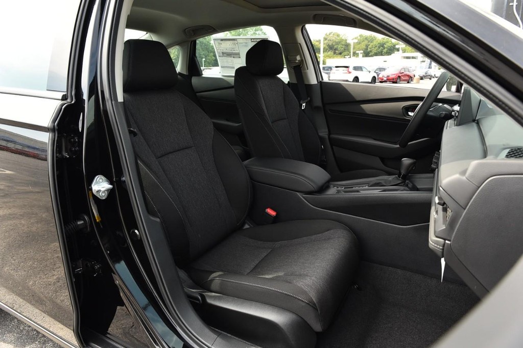 Honda Accord Sedan Vehicle Image 20