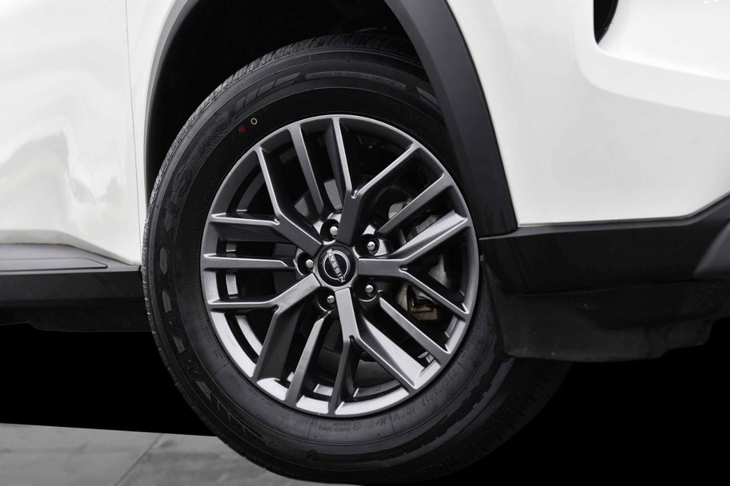 Nissan Rogue Vehicle Image 03