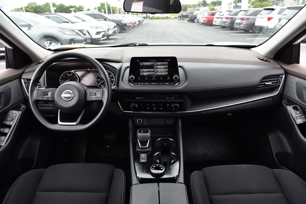 Nissan Rogue Vehicle Image 07