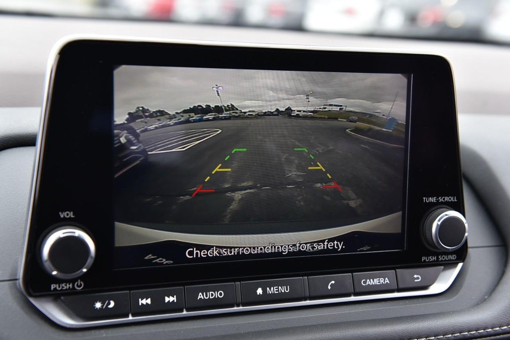 Nissan Rogue Vehicle Image 12