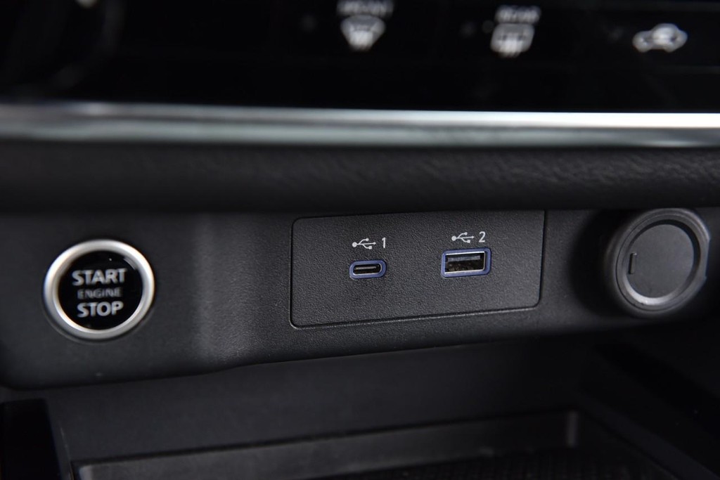 Nissan Rogue Vehicle Image 15