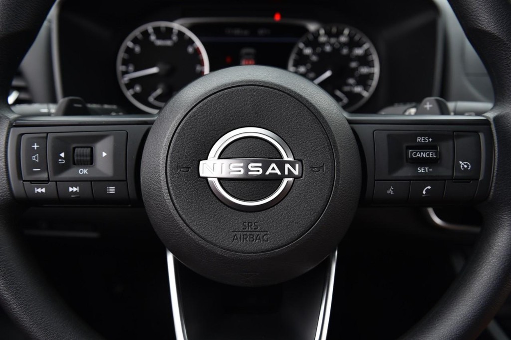 Nissan Rogue Vehicle Image 17