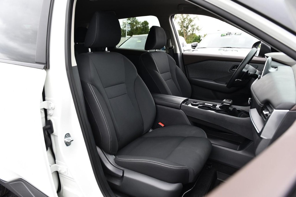 Nissan Rogue Vehicle Image 19