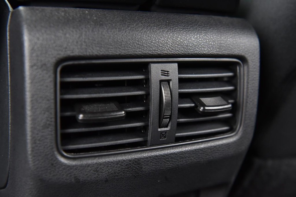 Nissan Rogue Vehicle Image 21