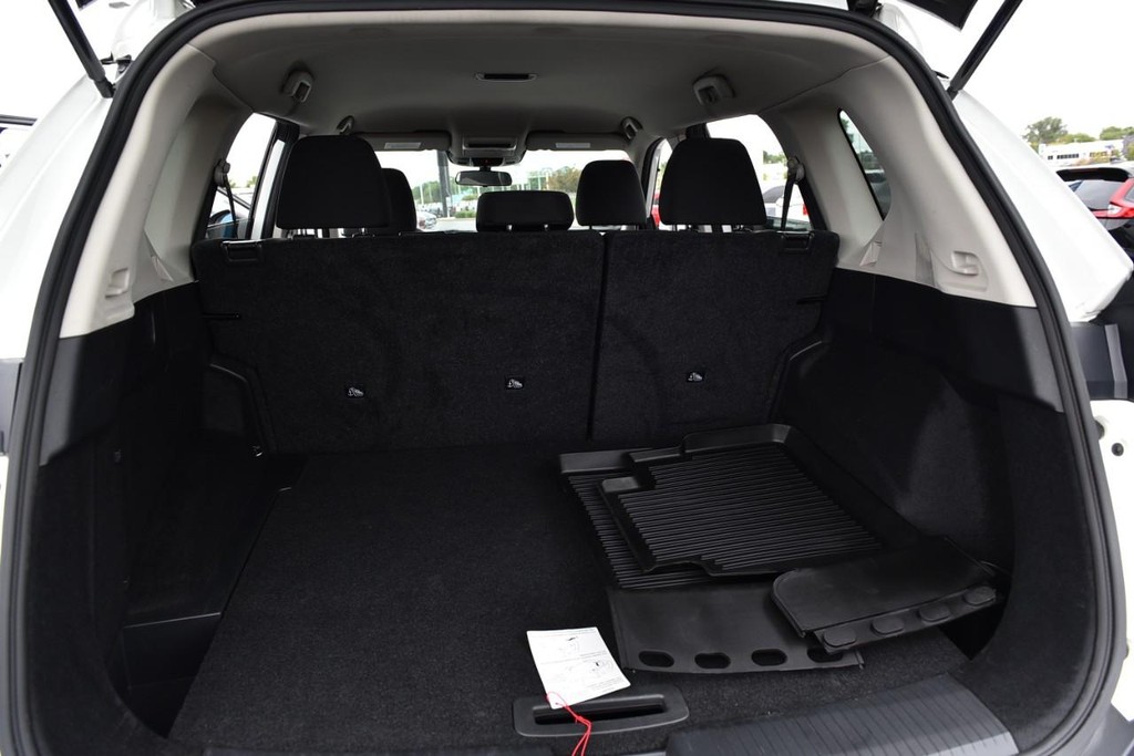 Nissan Rogue Vehicle Image 22