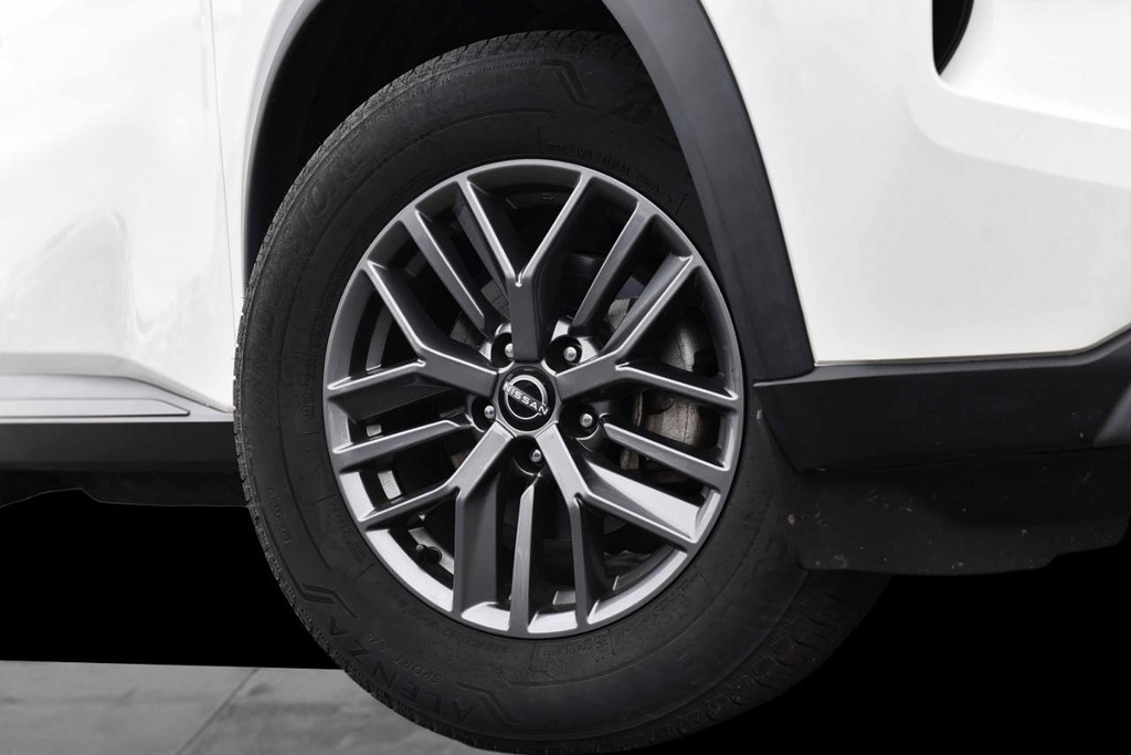 Nissan Rogue Vehicle Image 03