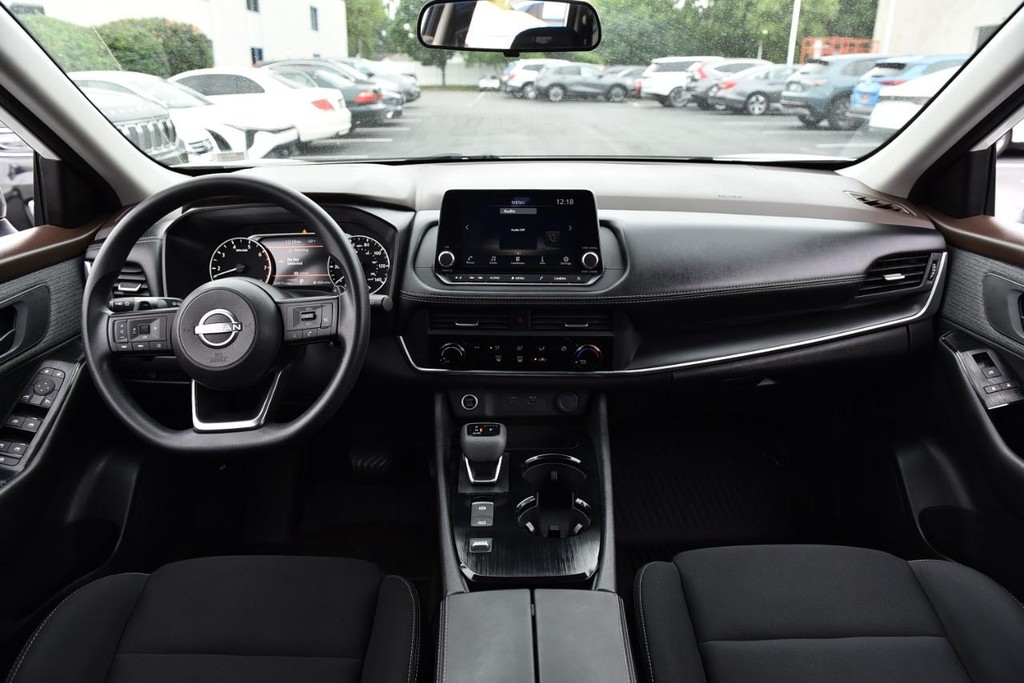 Nissan Rogue Vehicle Image 07