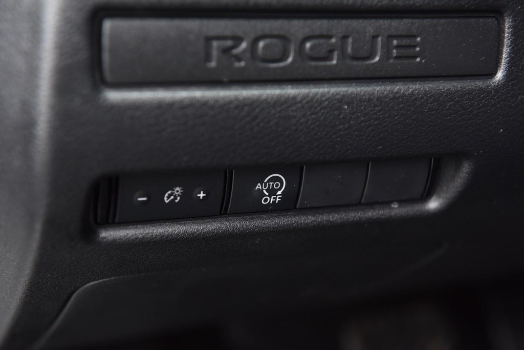 Nissan Rogue Vehicle Image 10