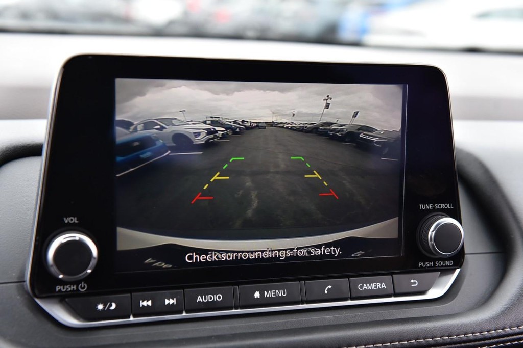 Nissan Rogue Vehicle Image 12