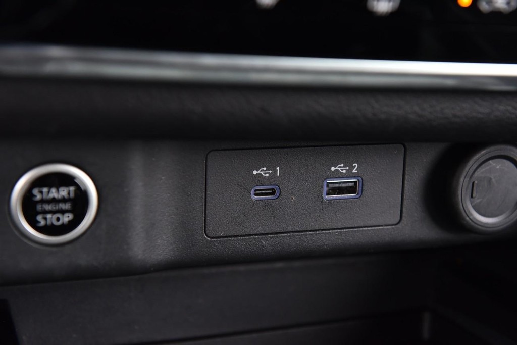 Nissan Rogue Vehicle Image 15