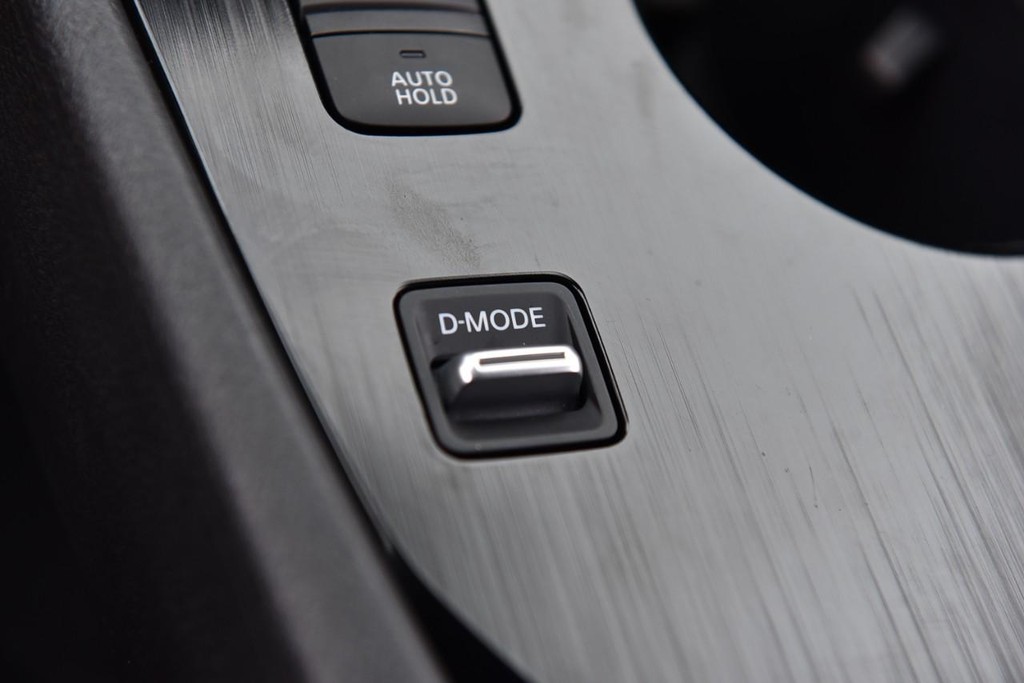 Nissan Rogue Vehicle Image 16